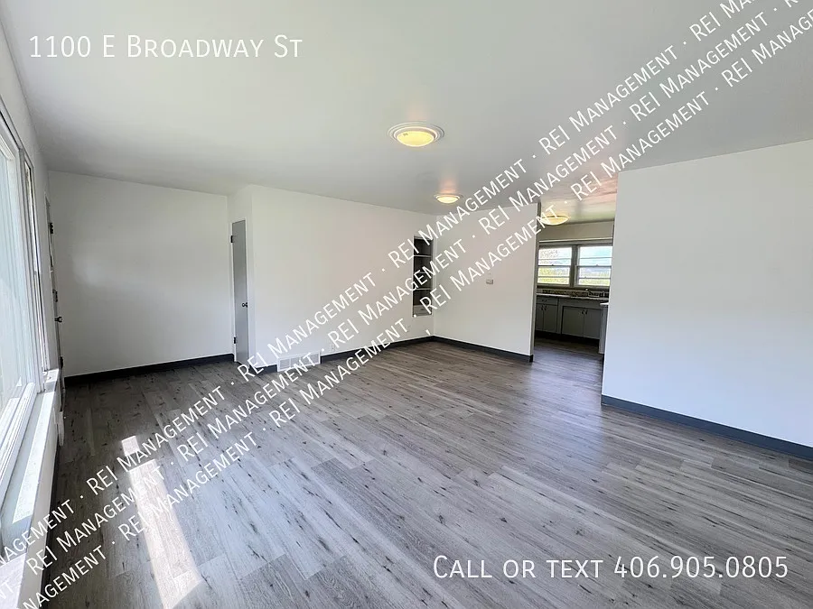 Prime Location on E Broadway, Helena! — Photo 3