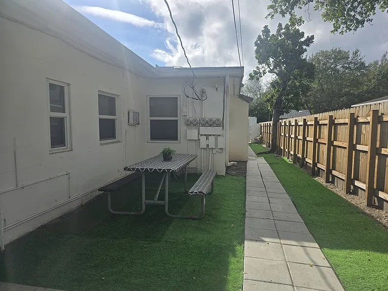 2305 Monroe St #5 — Photo 17
