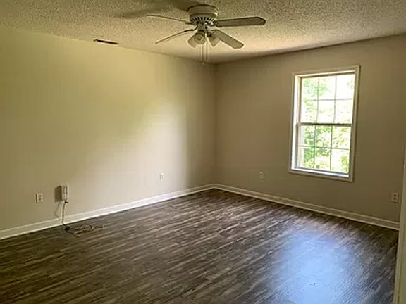 4th image of 121 Lannes West Dr #C