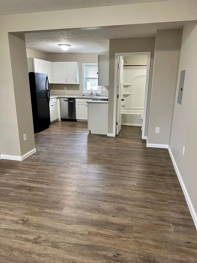 625 Simpson Avenue — Photo 2