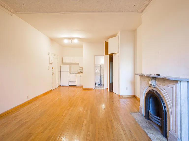 331 E 17th St #4 — Photo 2