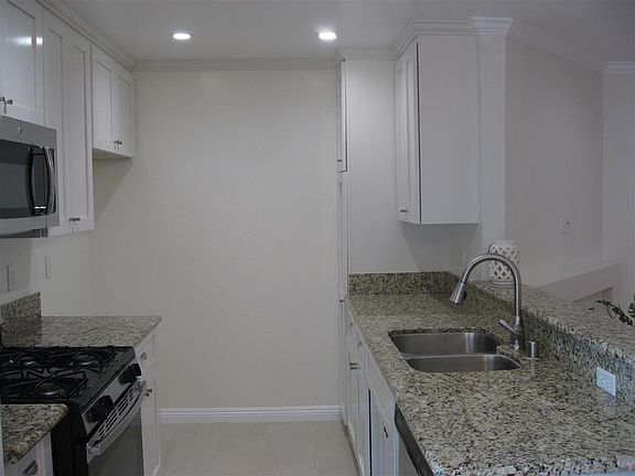 3rd image of 15141 Burbank Boulevard # Second Floor