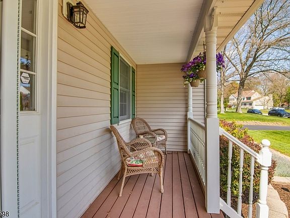 4th image of 14 Chelsea Dr