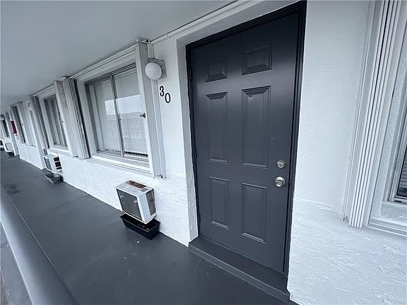 4th image of 1812 E Oakland Park Blvd APT 30