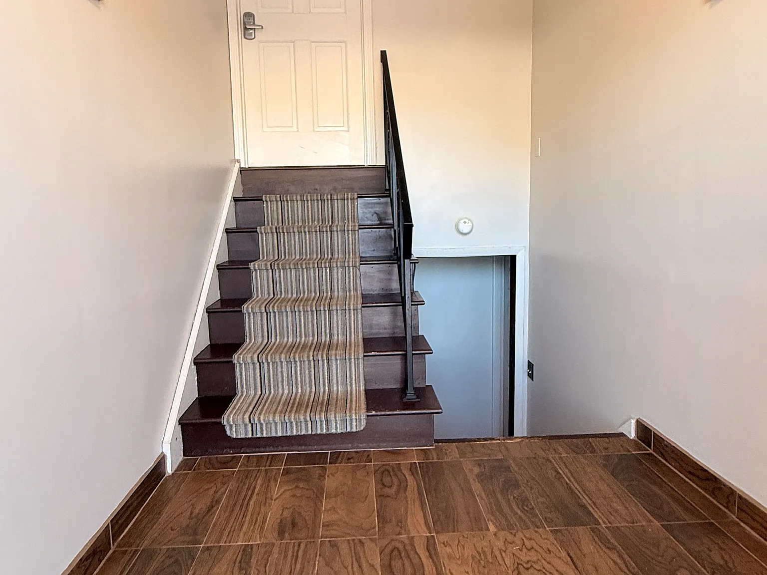 3 bed, 1100 sqft, $2,200 — Photo 2