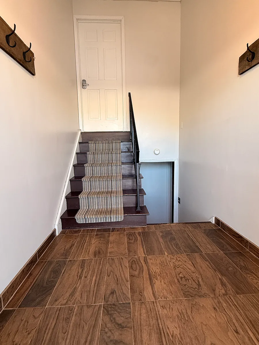 Shared entry with bottom floor apt. - 292 Washington St #2