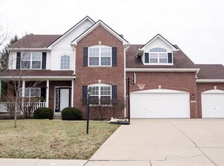 10583 Greenway Dr, Fishers, IN 46037