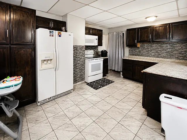 272-274-274 Locust Ave #1 — Photo 3