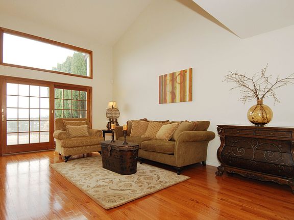 3rd image of 2437 Hastings Dr