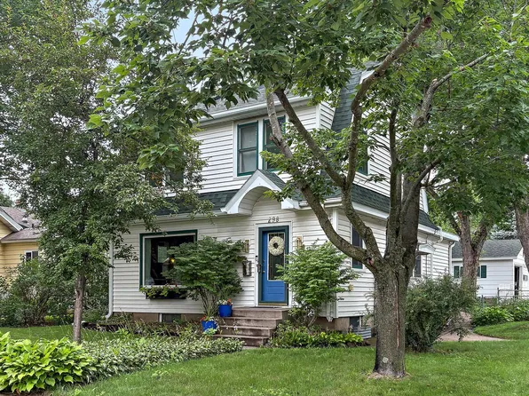 298 4th St N, Bayport, MN 55003