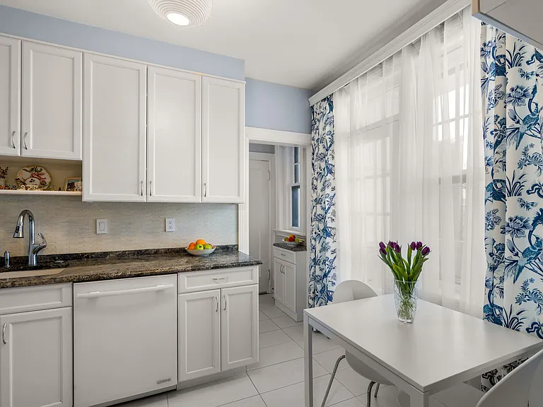 325 Tappan St #6 — Photo 7