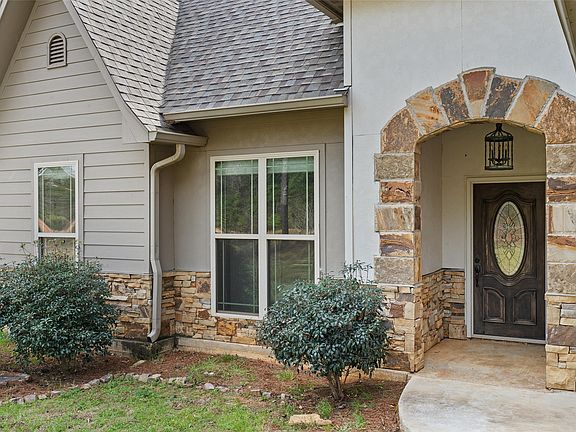 2nd image of 279 Lake Rd