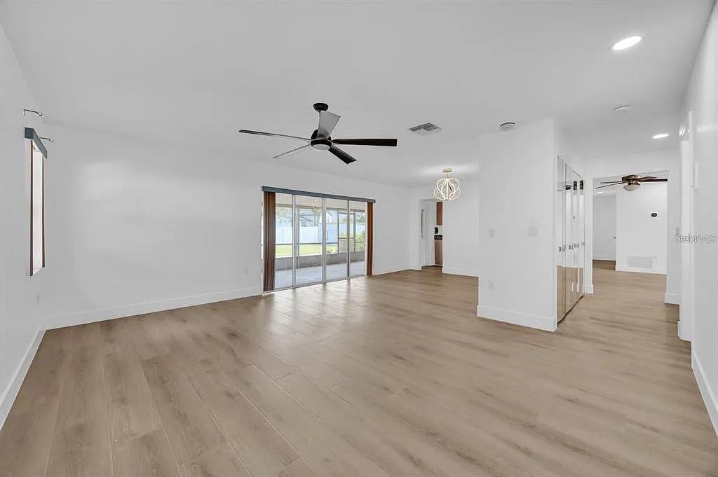 4 bed, 2.0 bath, 1928 sqft, $3,100 — Photo 3