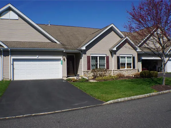 2037 Bally Dr, Northampton, PA 18067