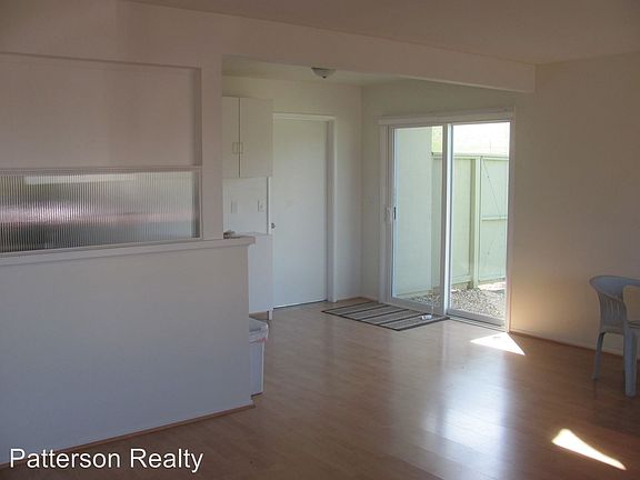 4th image of 1210 Hillcrest Dr