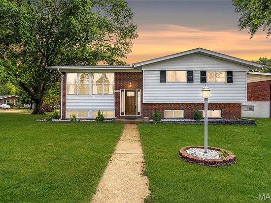 11102 Wedgestone Ct, Saint Louis, MO 63126