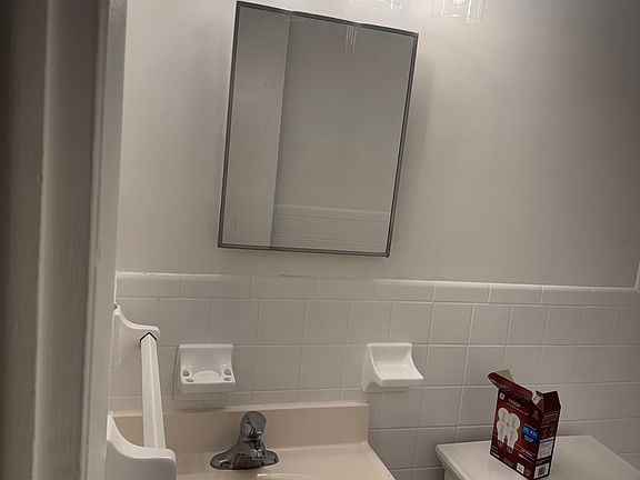 4th image of 918 Central Ave APT 1