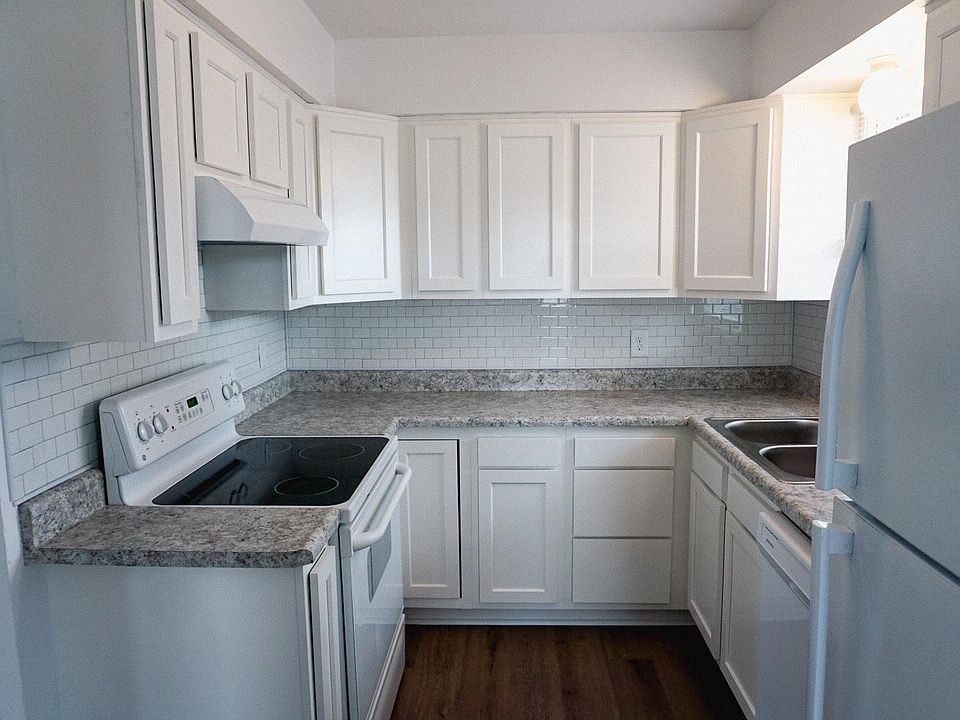 Fully remodeled kitchen with brand new counter tops and cabinets