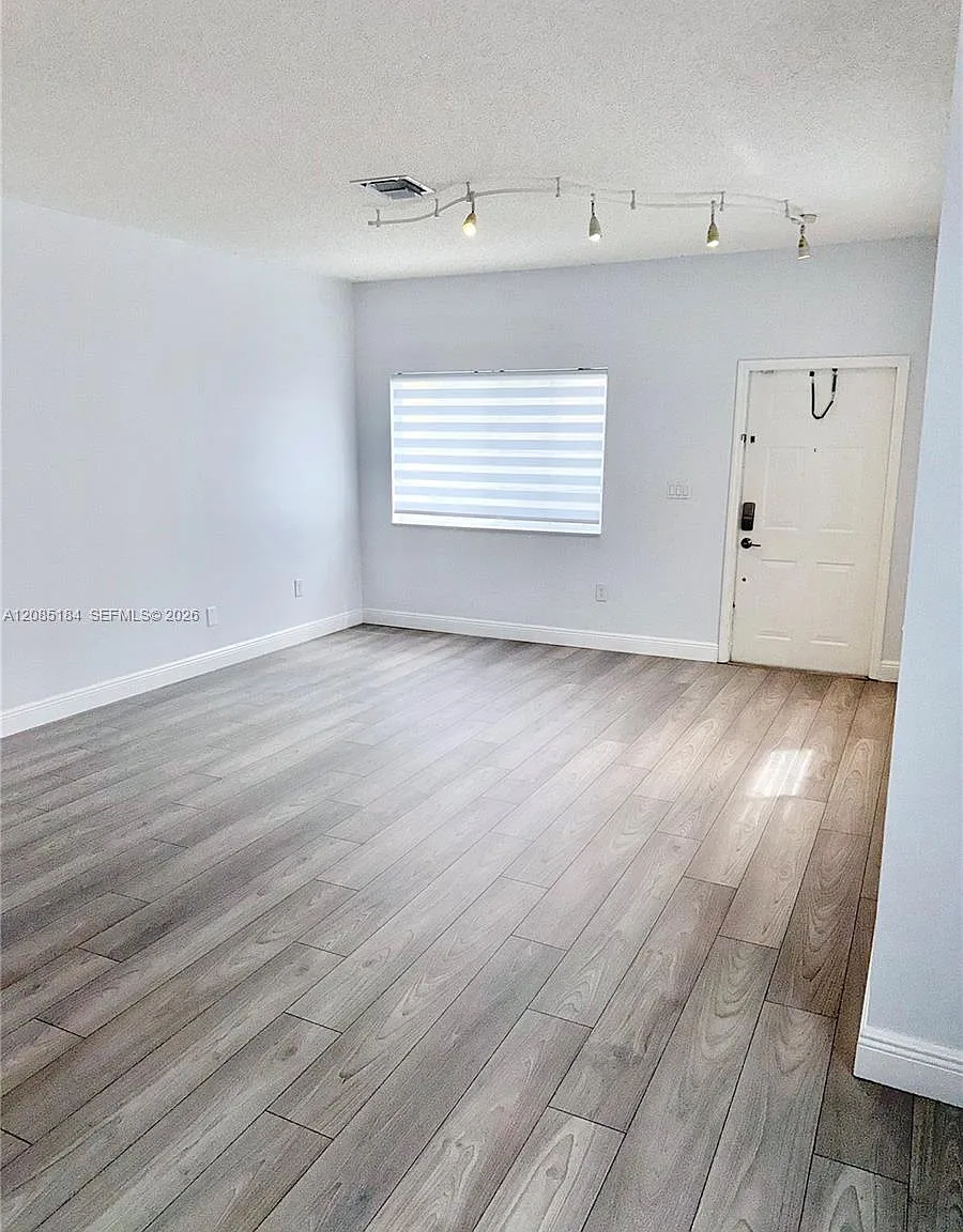 4 bed, 2.5 bath, 1666 sqft, $3,300 — Photo 4