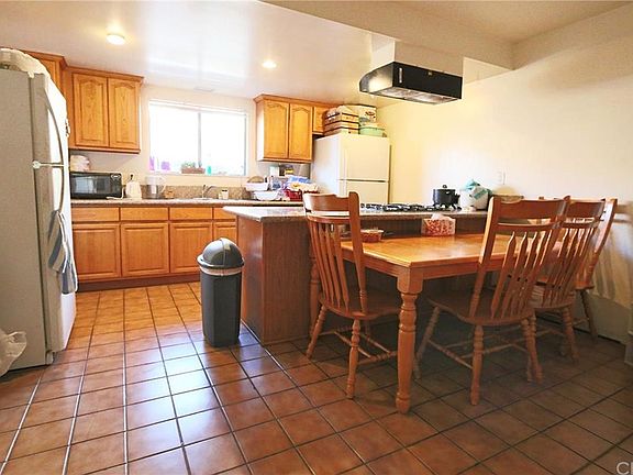4th image of 2439 Ablano Ave