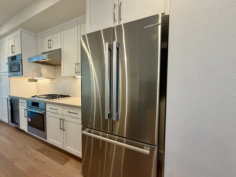 561 Pilgrim Dr — Photo 7