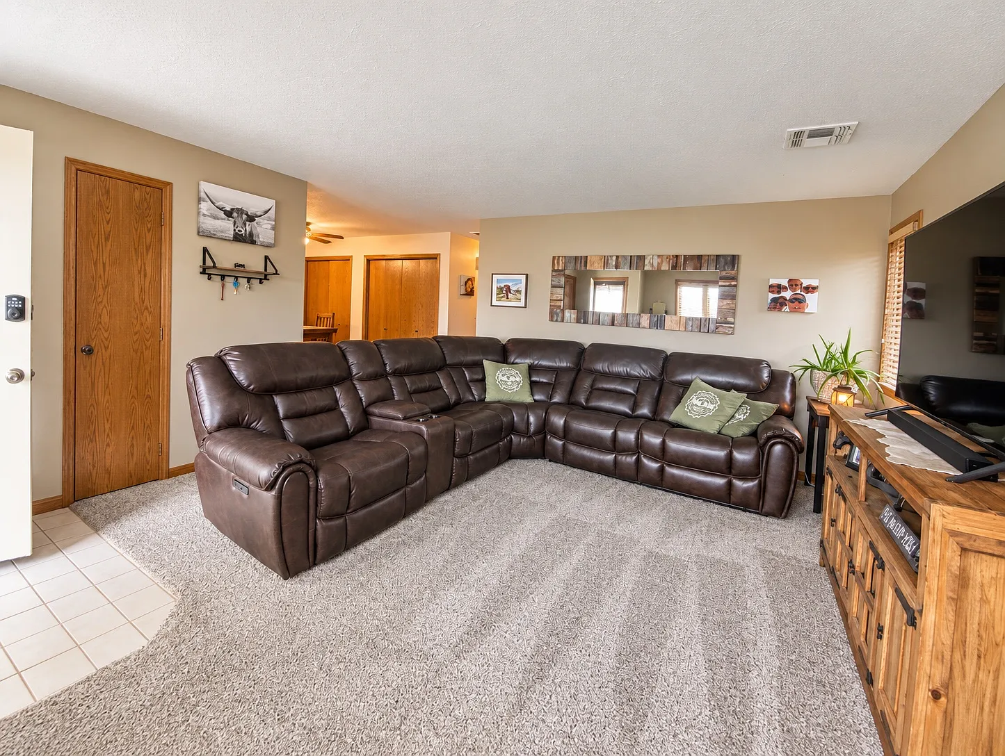 609 Huehl Cir — Photo 2