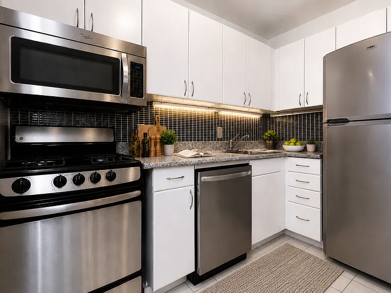 460 W 20th St #4C — Photo 4