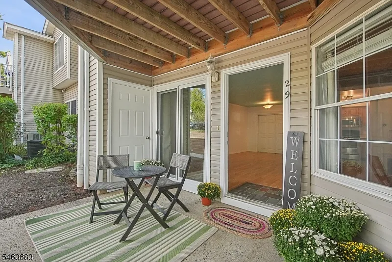 1 bed, 1.0 bath, 661 sqft, $2,100 — Photo 3