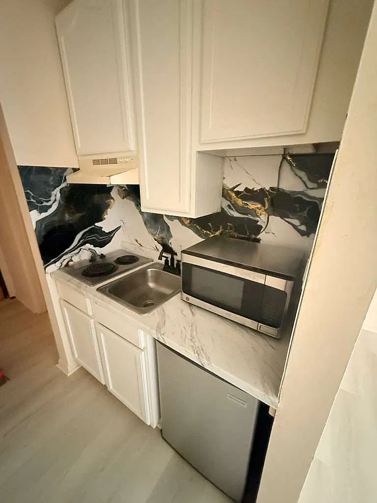 Studio, $1,400 — Photo 1