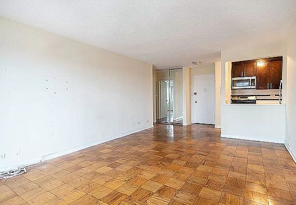 3rd image of 7235 112th St APT 12E