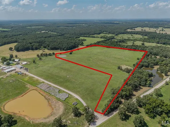 Peoria Dr, Lebanon, MO 65536