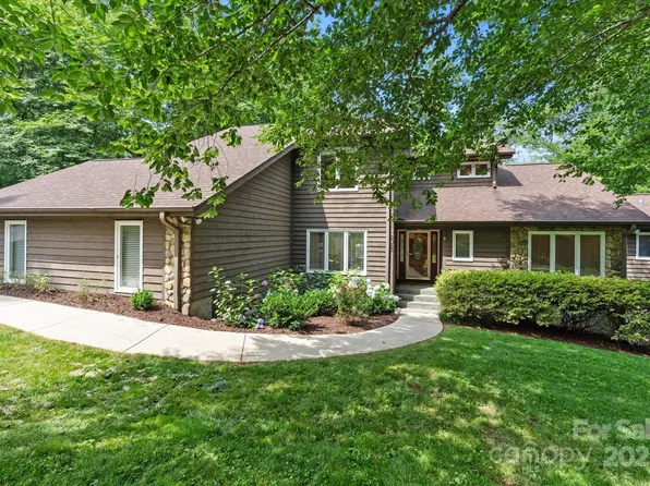 2045 10th Street Ln NW, Hickory, NC 28601