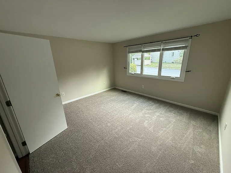 83 Winterberry Ct — Photo 9