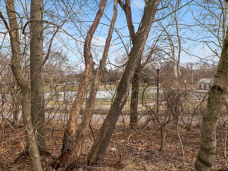 946 Monet Dr — Photo 35