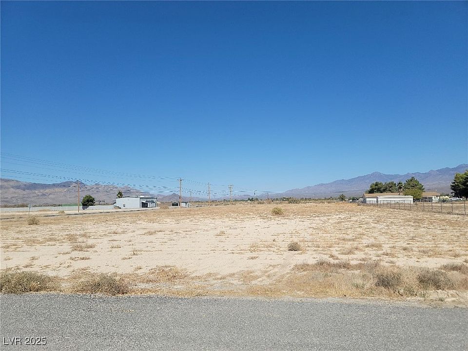 2nd image of 20 E Patricia Cir