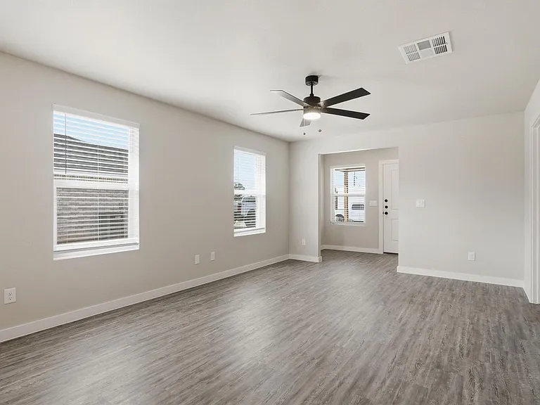 502 Elmont St — Photo 4
