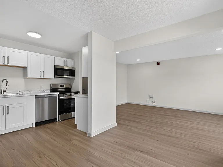 The Clover Apartments — Photo 32