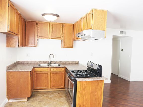 2nd image of 500 N Maryland Ave APT 4