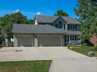 3451 Scenic Vista Dr, West Des Moines, IA 50265