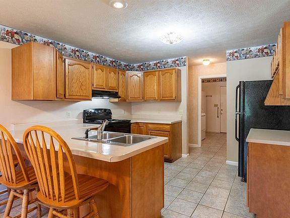 3rd image of 1511 E Willow Dr