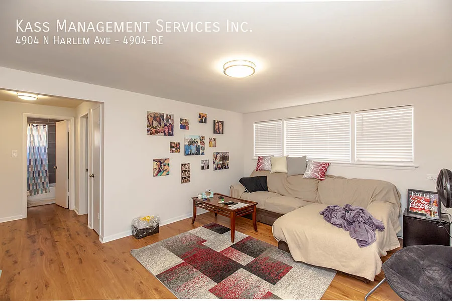 Gorgeous Redone 1 bed with SS Appliances and wood floors — Photo 2
