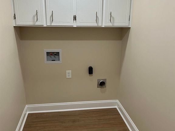 4th image of 12 Sandown Ln