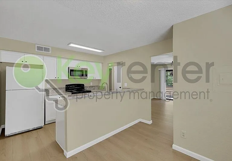 600 Del Verde Cir #2 — Photo 8