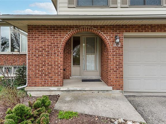 3rd image of 102 Ripley Cres
