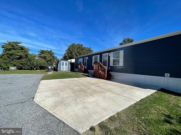 3rd image of 299 Lorna Ln