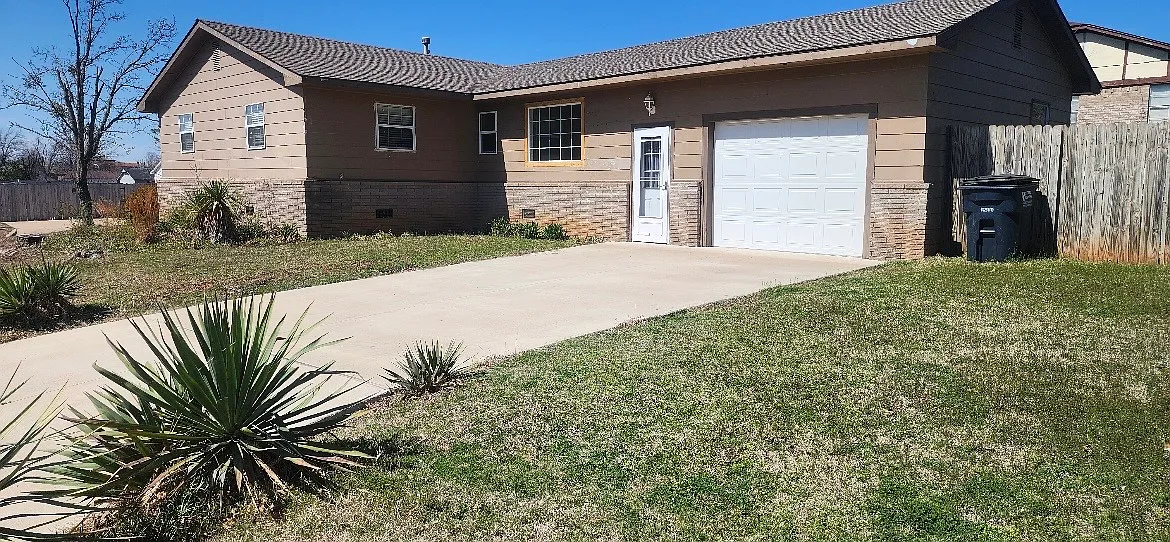 3 bed, 1.5 bath, 1709 sqft, $1,400 — Photo 2