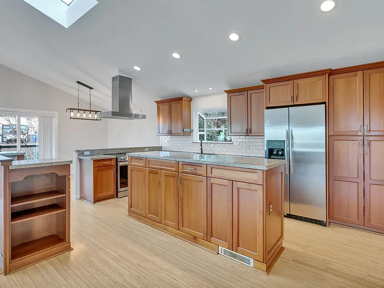 1058 California Ln SW — Photo 19
