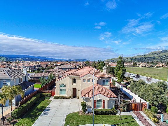 2nd image of 1611 Avenida De Los Padres