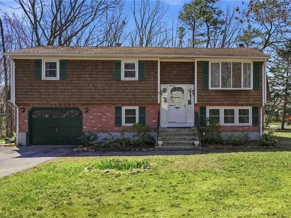 25 Daniel Dr, Coventry, RI 02816