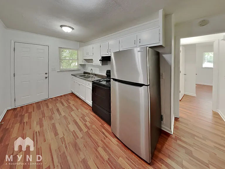 71 Sheila Ln #B — Photo 2